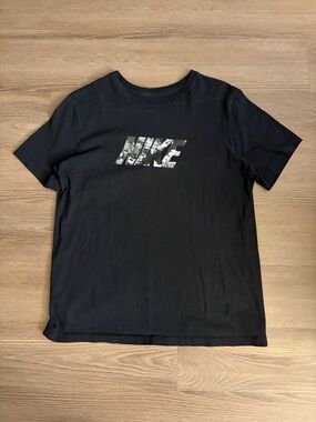 Nike tee Size medium
